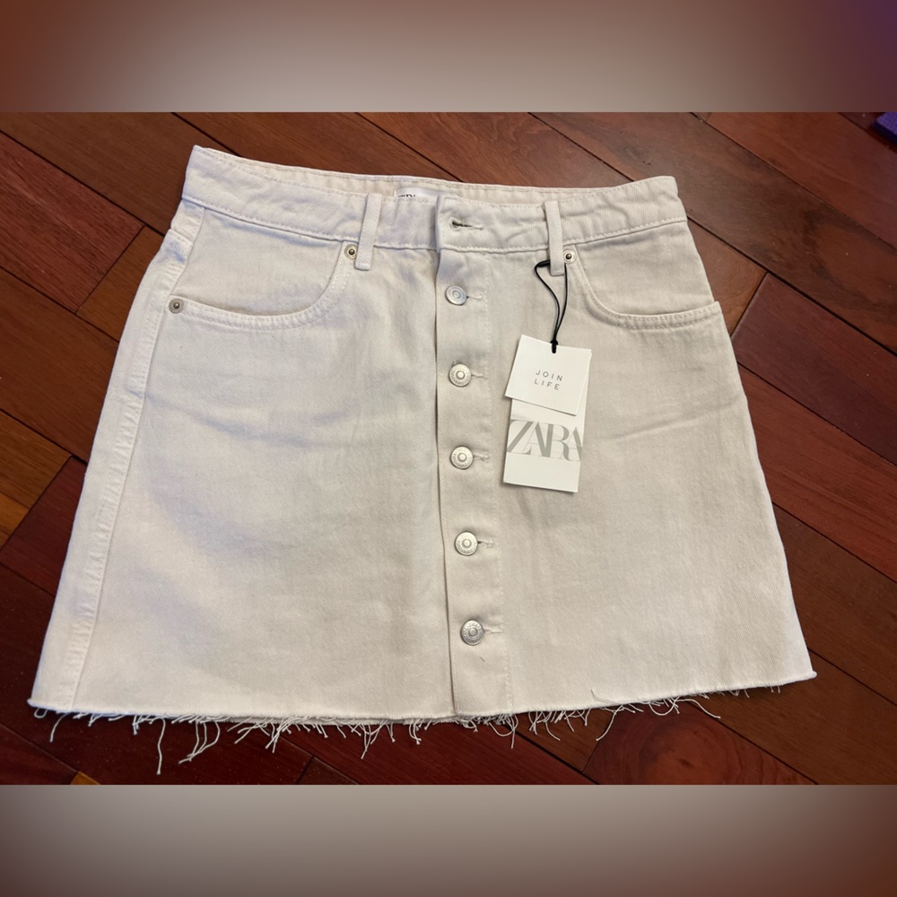 2/$15 ZARA Cream Denim Button Front Skirt Frayed Hem Size M NWT